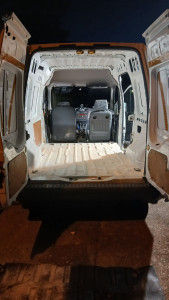 Photo de galerie - Mazout renversé au sol puis enlevé de l'intérieur de cette camionnette : fini les odeurs tenaces d'essence 