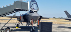 Photo de galerie - Dépannage assisté sur F-35 américain