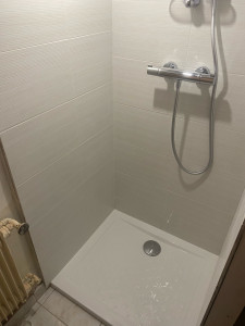Photo de galerie - Changement baignoire en douche avec carrelage 