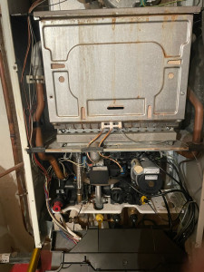 Photo de galerie - Remplace du bloc hydraulique gauche et la v3v et son corps car le client avait les radiateurs chaud lorsqu’il demandait du sanitaire 