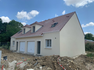 Photo de galerie - Couverture tuiles neuve avec lucarnes et Velux. Maison individuelle.
