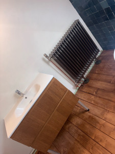 Photo de galerie - Installation radiateur, meuble vasque