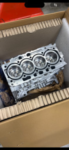 Photo de galerie - Chez Jean Méca Remorquage, nous réalisons le remplacement et la réfection moteur avec le plus grand soin. Sur cette photo, un bloc moteur neuf, prêt à être monté pour redonner une seconde vie à ce véhicule.