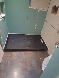 Photo de galerie - Pose receveur de douche 
travaux en cours