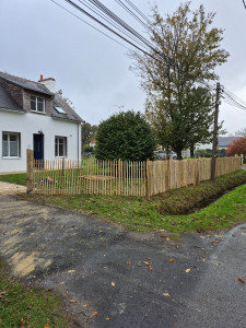 Photo de galerie - Mise en place d'une clôture ganivelle en bois