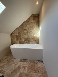 Photo de galerie - Pose de travertin plus baignoire 