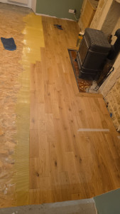 Photo de galerie - Pose de parquet massifs collée.