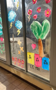 Photo de galerie - Décoration de vitre avec les enfants 