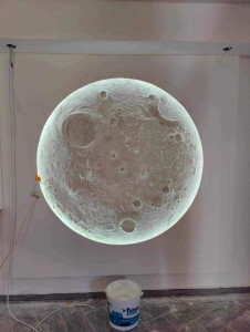 Photo de galerie - La lune avec du platre 