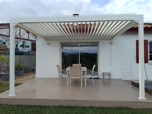 Photo de galerie - Revêtement en resine polyuréthane sur terrasse extérieure. 