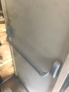 Photo de galerie - Pose de porte coupe feu 