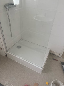 Photo de galerie - Pose bac à douche plus paroi 