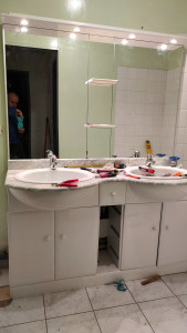 Photo de galerie - Installation meuble de salle de bains , raccordement etc