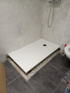 Photo de galerie - Pose du receveur de douche 