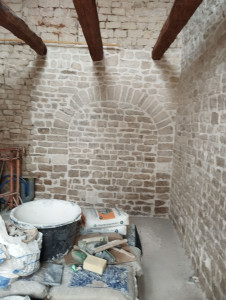 Photo de galerie - Rénovation maison ancienne avec pierre apparente poutre ancienne