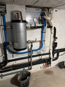 Photo de galerie - Installation PAC, raccordement unité intérieur/extérieur, cuivre...