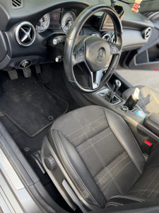 Photo de galerie -  Ce nettoyage a été réalisé directement sur le parking d’un centre commercial !  ️ Vous voulez profiter d’une journée shopping, mais votre voiture est sale ?  Faites appel à moi ! 