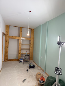 Photo de galerie - Chambre en rénovation ratissage peinture décapage bois 