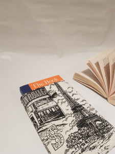 Photo de galerie - Pochette livre, vos livres seront protégés lorsque vous les emporterez à la plage ou ailleurs. 