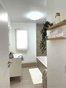 Photo de galerie - Salle de bain nettoyée en profondeur ?✨ Détartrage, désinfection et finitions soignées. Résultat propre et impeccable. Jclean – Montpellier ? 