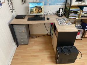 Photo de galerie - Migration PC fixe vers mini pc (installation + transfert de données). Le pc est attaché derrière l'écran ici donc invisible