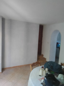 Photo de galerie - Rebouchage des trous plus lissage du mur plus pienture 