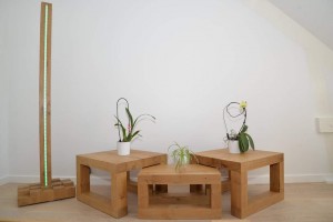 Photo de galerie - Création et réalisation de meubles à partir de bois de récupération (dans ce cas, des poutres en chêne).