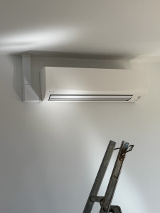 Photo de galerie - Pose et mise en service d’un monosplit Daikin 7kw dans une pièces de vie