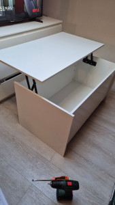 Photo de galerie - Montage table basse avec couvercle basculante 
