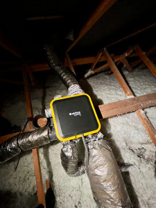 Photo de galerie - Mise en conformité VMC
Ramonage des gaines 
Pose tuile à douille avec connecteur aéraulique