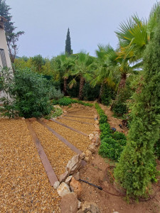 Photo de galerie - Création d'un escalier + plantations