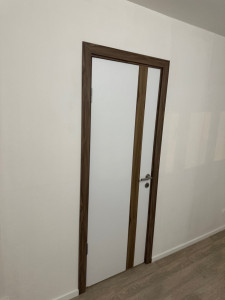 Photo de galerie - Pose du porte avec encadrement sur mur en ba13 
