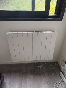 Photo de galerie - Placement de chauffage électrique est  placé les plintes plus la finitions de la peinture des murs 