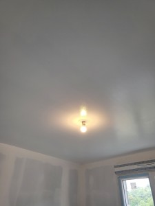 Photo de galerie - Peintures satin velour pour un plafond nickel avec un max de lumière 