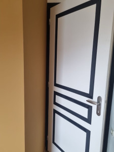 Photo de galerie - Peinture du mur et porte de chambre 