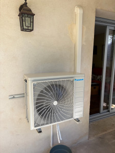 Photo de galerie - Pose groupe extérieur Daikin 