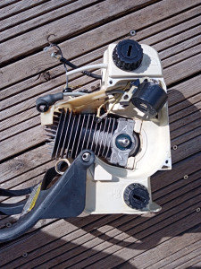 Photo de galerie - Remise en état d'une tronçonneuse STIHL 025 