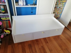 Photo de galerie - Canapé sur mesure
Neuilly-sur-Seine
Mélamine blanc 19mm
1 Persone 3 jour boulot dans atelier 
