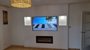 Photo de galerie - Élégance contemporaine pour votre salon : Meuble TV en placo sur mesure, design et fonctionnel.