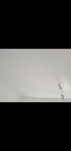 Photo de galerie - Enduit plus peinture après avoir enlevé dalles en polystyrène au plafond 