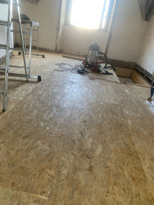 Photo de galerie - Isolation, plus redressement de plancher avec trémie pour futur escalier 