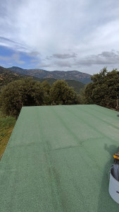 Photo de galerie - Réalisation d’un toit bitumineux effectuée par BTR Rénovation.
Travail propre et soigné avec une étanchéité renforcée pour assurer une protection durable du toit.