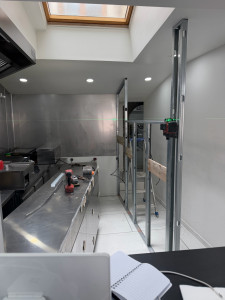 Photo de galerie - Confection d’une cloison de séparation cuisine-couloir avec renforcement pour meuble haut 