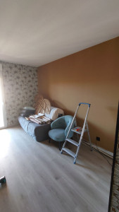 Photo de galerie - Pose tapisserie intissé dans deux chambres.