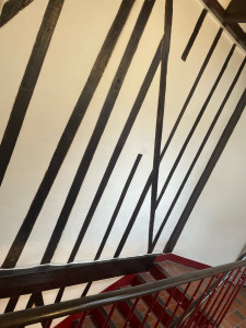 Photo de galerie - Descente d’escalier avec pan de bois après travaux