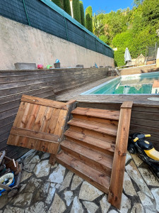 Photo de galerie - Réparation d’un escalier pour l’accès à la piscine 