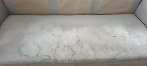 Photo de galerie - Canapé sale qui a été nettoyé par mes soins. 