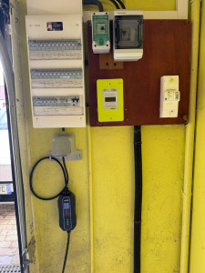 Photo de galerie - Installation prise Legrand greenup pour voiture électrique 