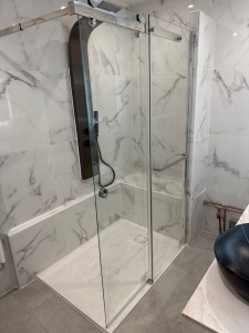 Photo de galerie - EPM VOUS PROPOSE :création d’une SDB PMR imitation marbre.  