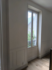 Photo de galerie - Revêtement muraux lisse réfection peinture de couche avec moulure en bois